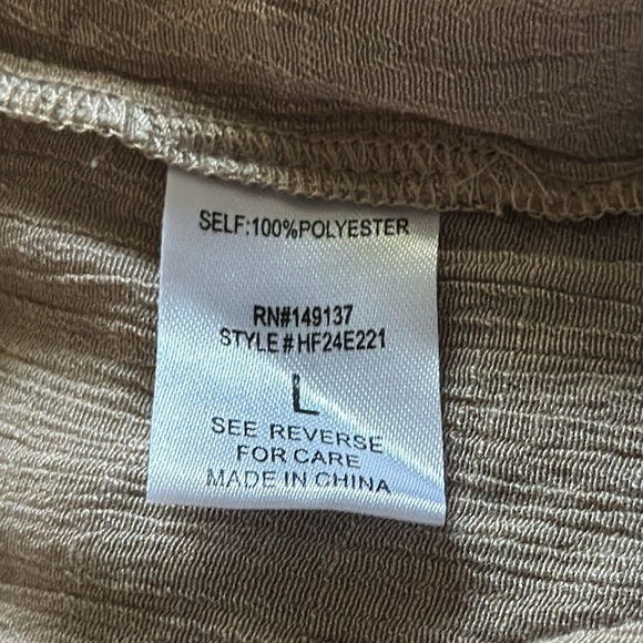 HYFVE Sz L Off the shoulder Tan airy crinkle top blouse - Picture 5 of 5